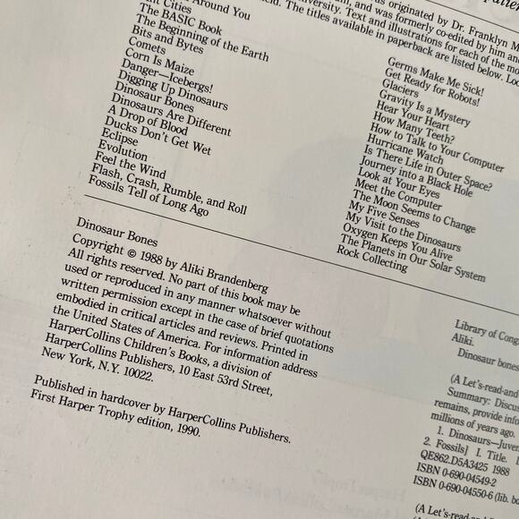 Vintage 1988 Dinosaur Bones Paperback Book - Picture 4 of 6